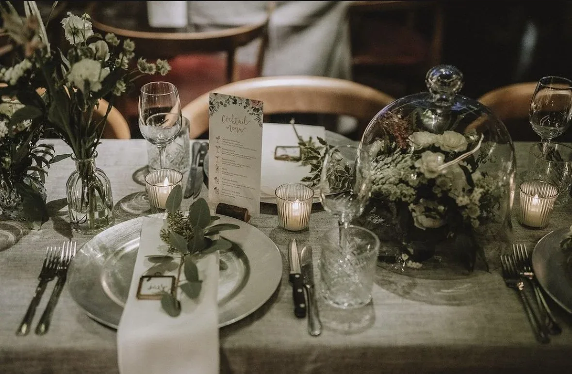 Candlelit table with white flowers and glassware